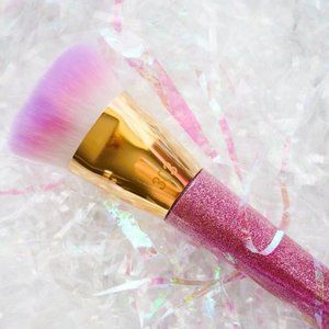 🎀 RT Limited Edition Glitter Contour Face Brush